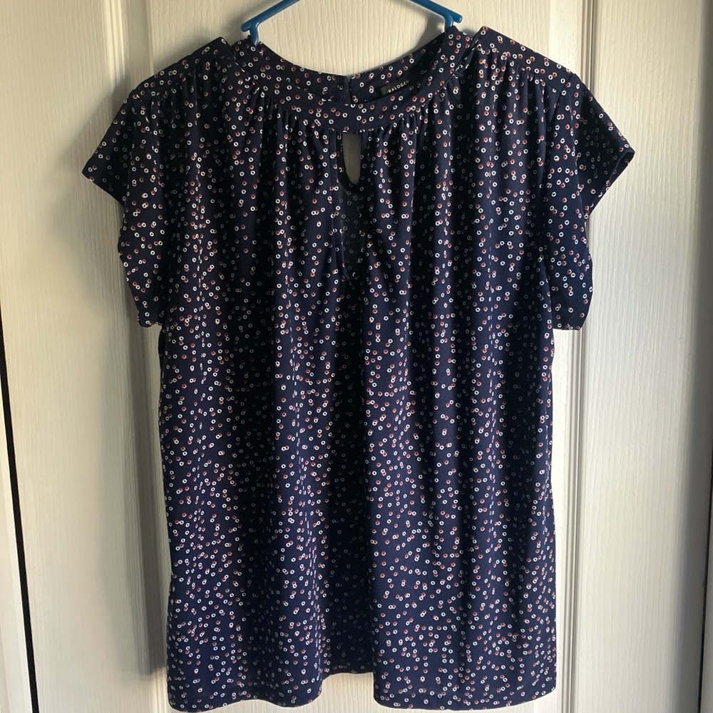 Halogen navy blue patterned short sleeve blouse M, very stretchy